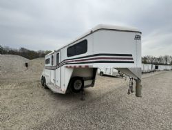 Used '10 Gore Gooseneck 2 Horse straightload with dressing room