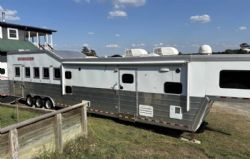 Used '13 Bloomer 5 Horse with Bunk Room!