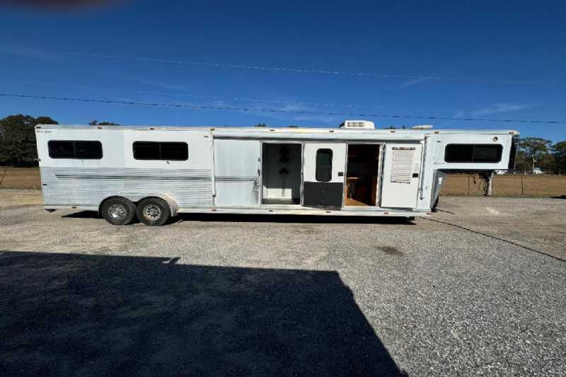 Trailer Photo