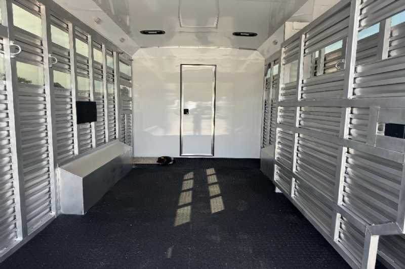 Trailer Photo 24