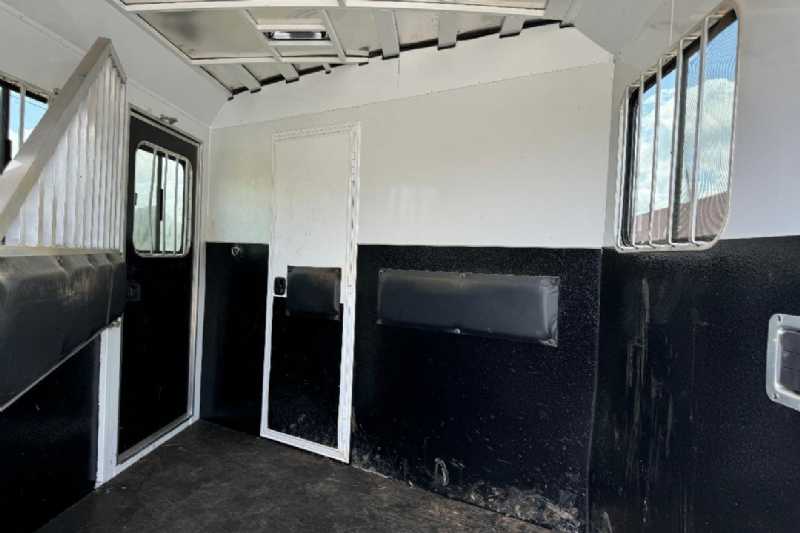 Trailer Photo 17