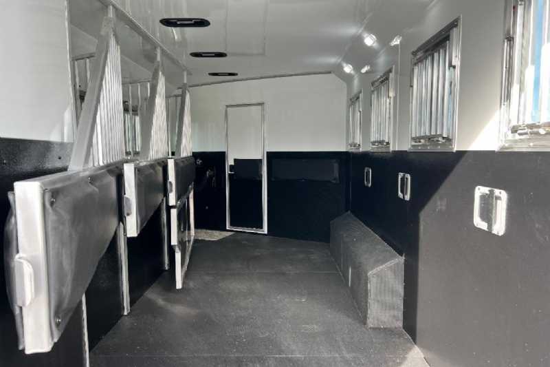 Trailer Photo 13
