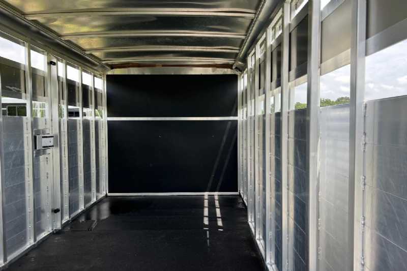 Trailer Photo 14