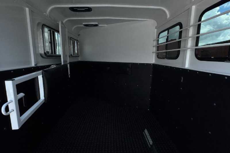 Trailer Photo 10