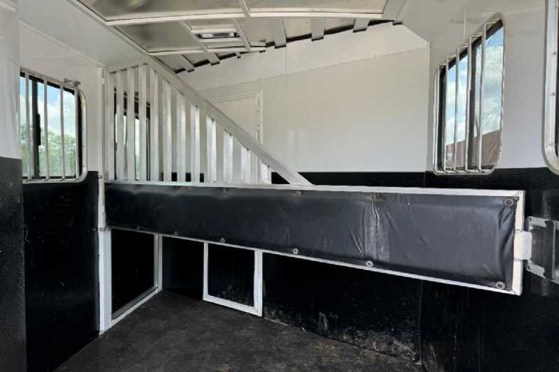 Trailer Photo 16
