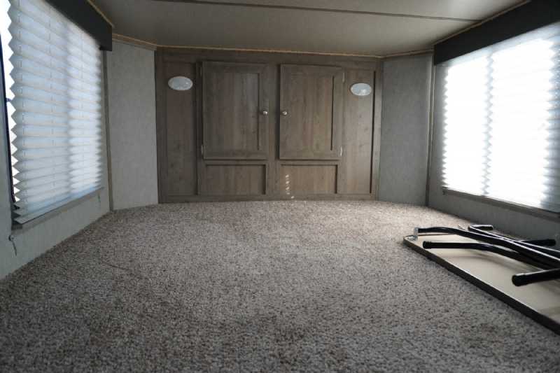Trailer Photo 13