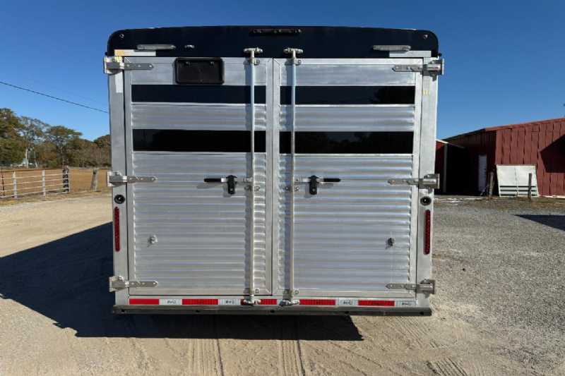 Trailer Photo 8