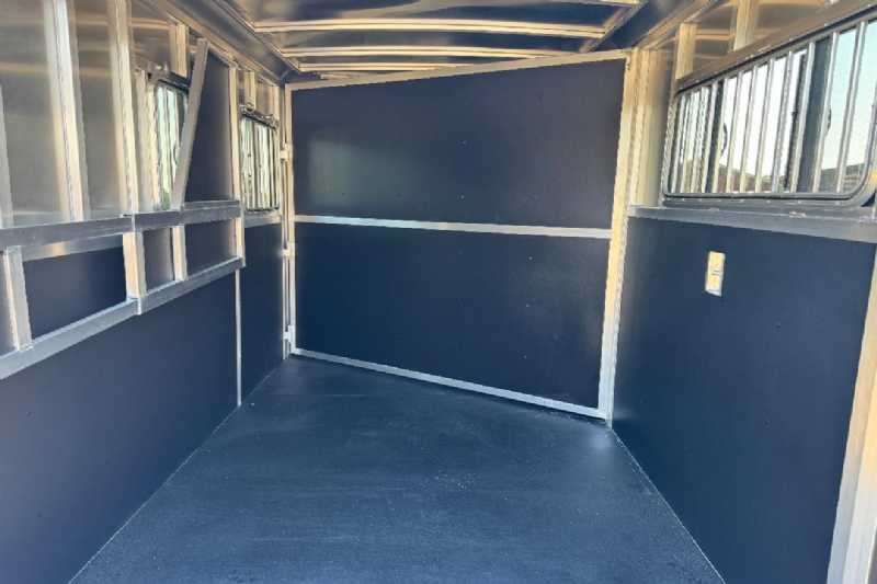Trailer Photo 11